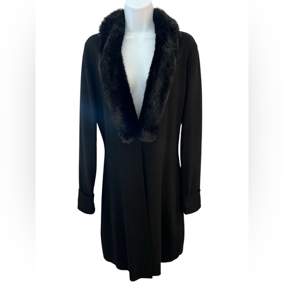 CAbi Sweaters - 🖤 EUC++ CABI “Dynasty” Black Knit Sweater w/ Faux Fur Collar | Women’s XS